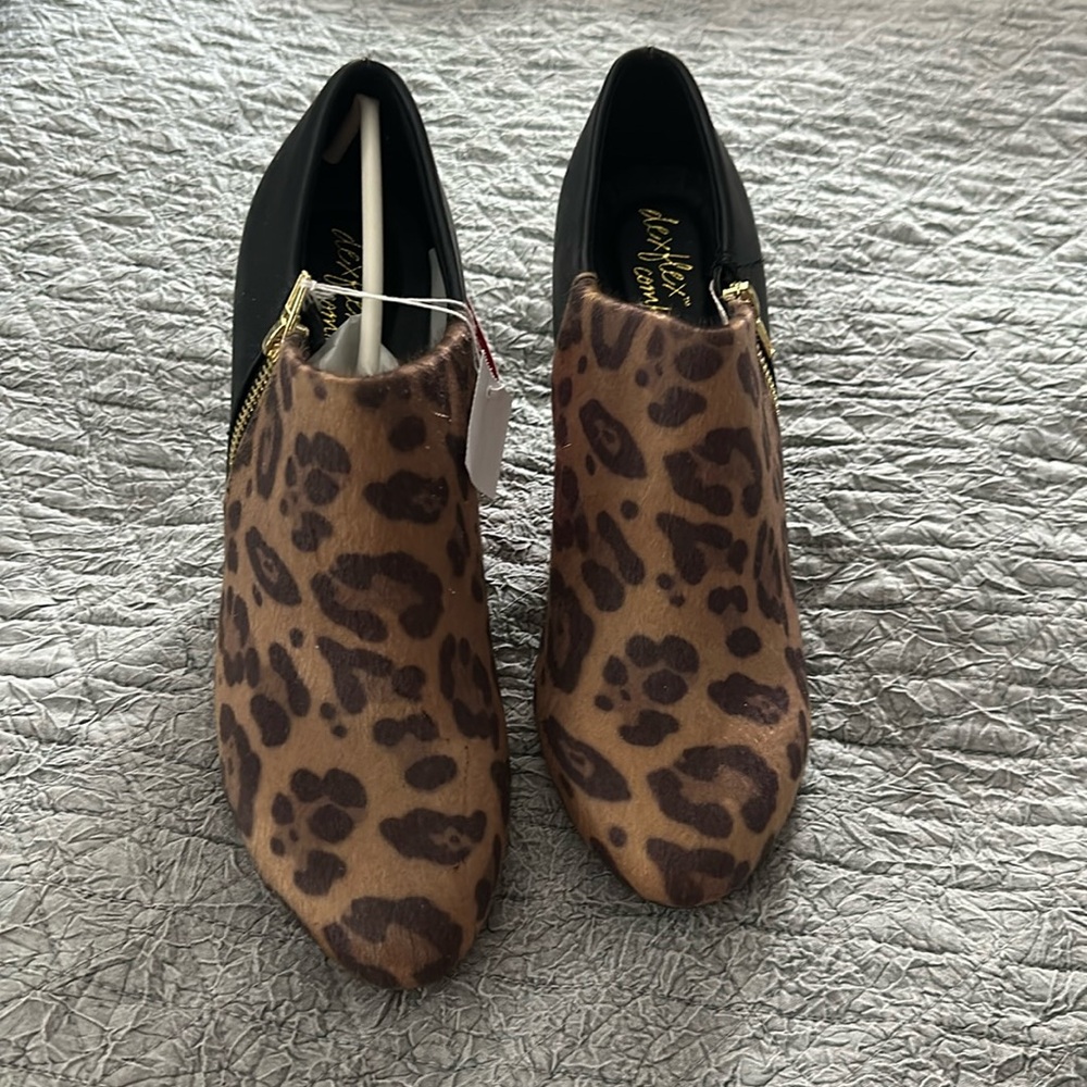 Dexflex comfort cheetah print/black shoes women's size 9.
